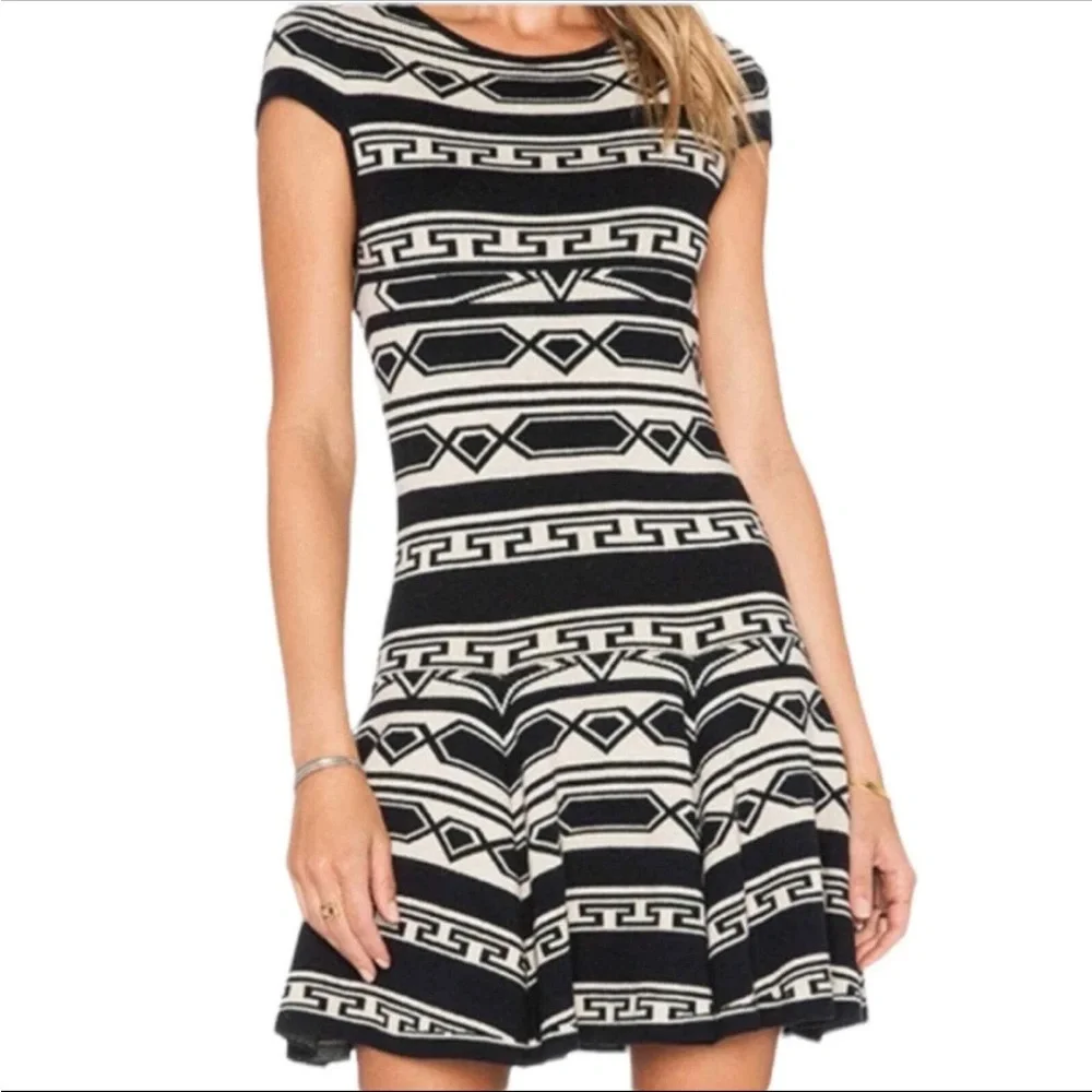 Alice + Olivia Black and Cream Geometric Mini Dress - Picture 4 of 5